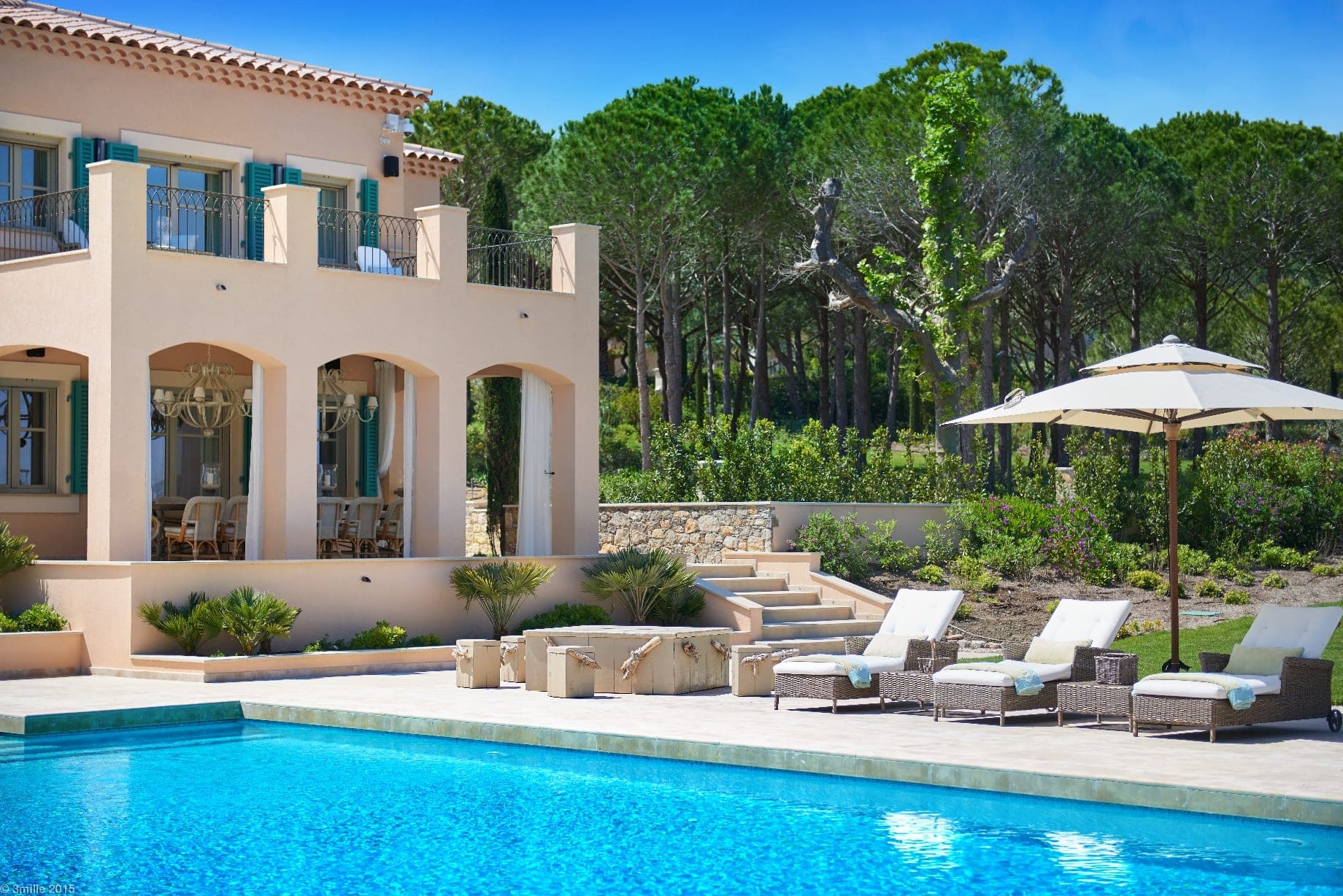 Villa Coco et sa piscine au milieu du jardin